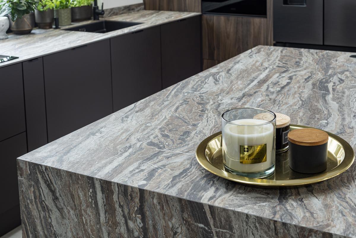 Výhody kompaktných pracovných dosiek v kuchyni