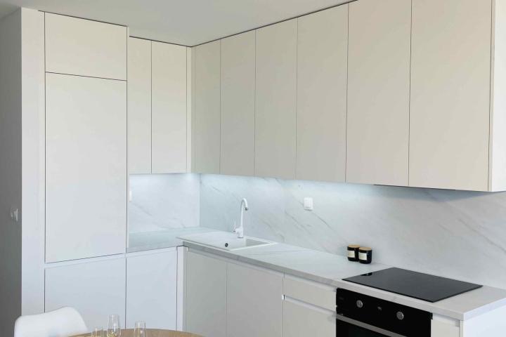 White laminate / white levanto marble / laser edge | Modern style / Bratislava